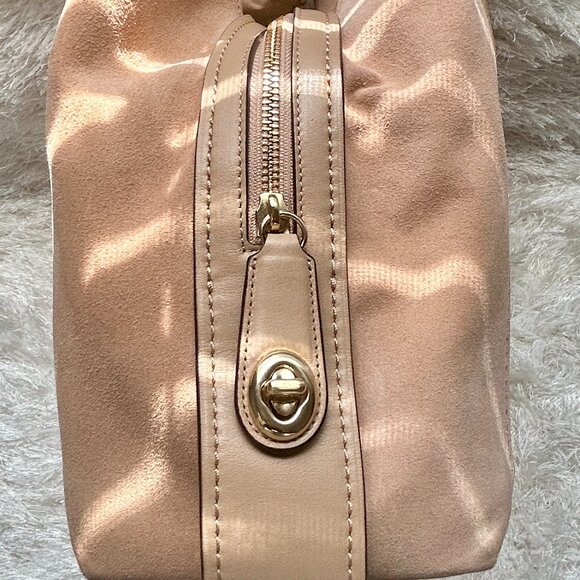 Coach Edie 42 Pebble Leather & Suede (Large) - Picture 2 of 11